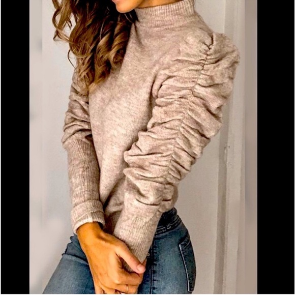 Unique Thick Crew Neck Ruched ⬆️ Design Sleeves On This Apricot Sweater - Picture 1 of 4